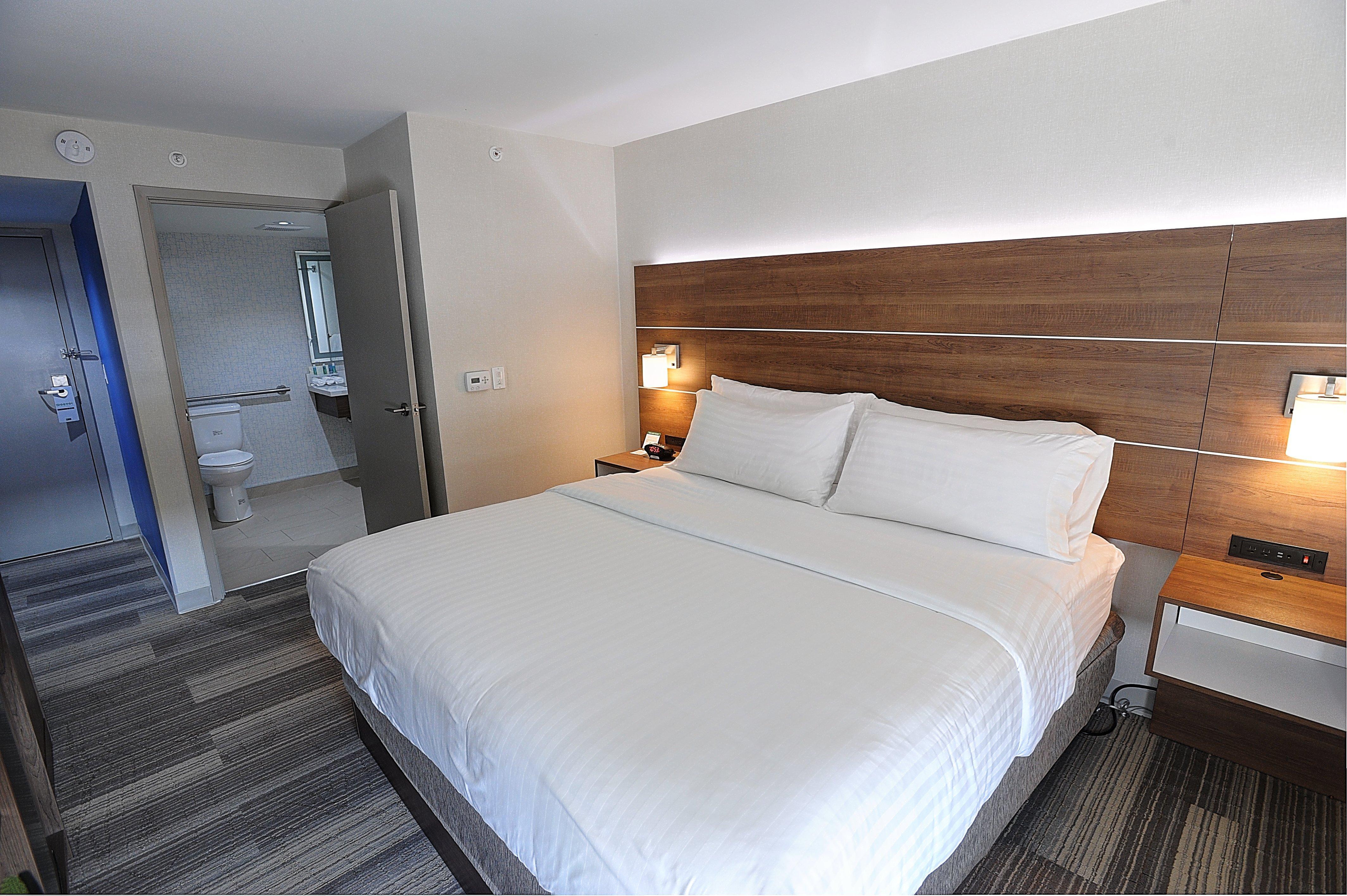 Holiday Inn Express & Suites Toronto Airport West By Ihg Mississauga Exterior foto
