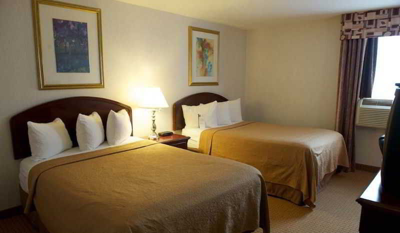 Holiday Inn Express & Suites Toronto Airport West By Ihg Mississauga Exterior foto