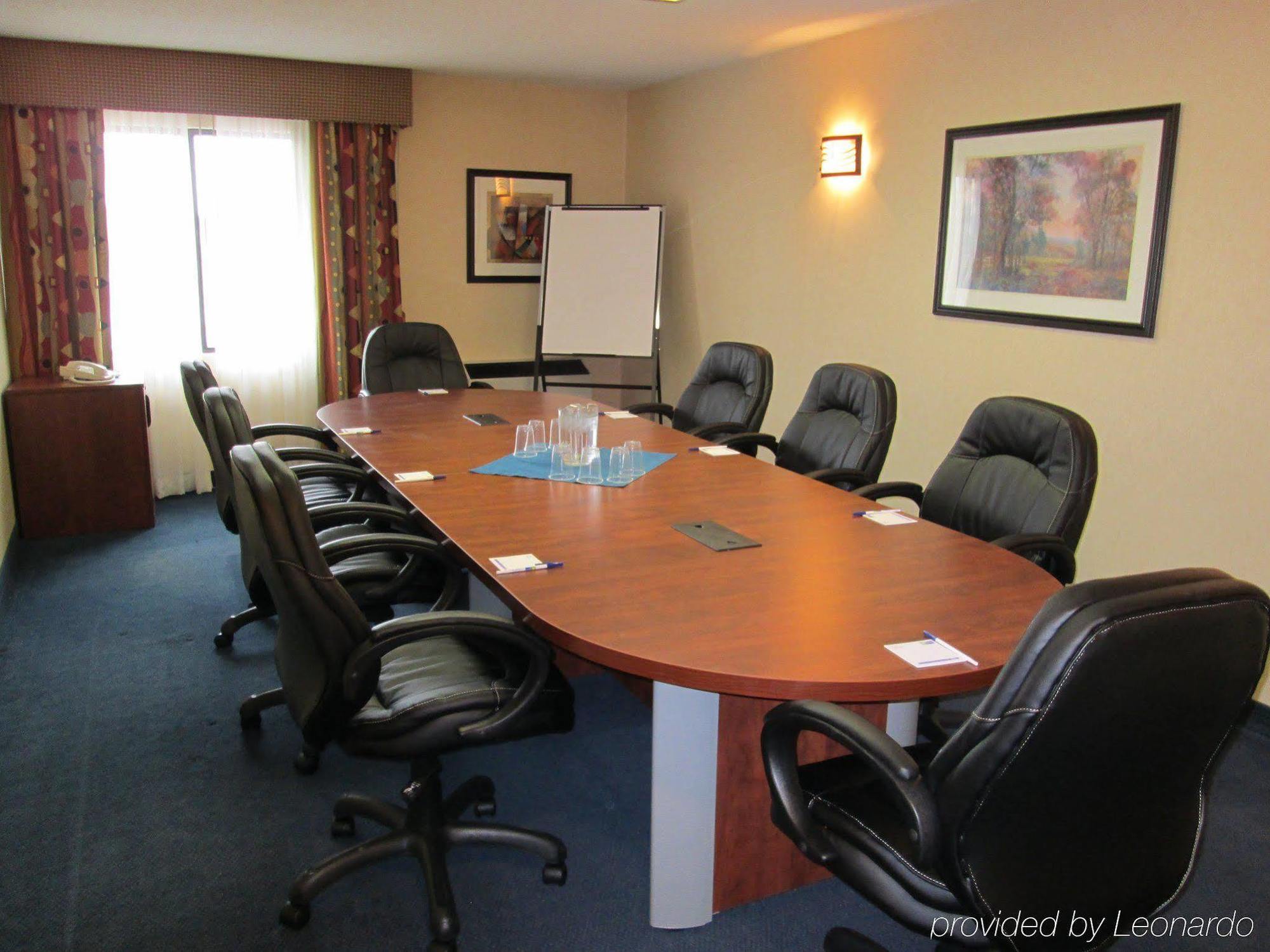 Holiday Inn Express & Suites Toronto Airport West By Ihg Mississauga Exterior foto