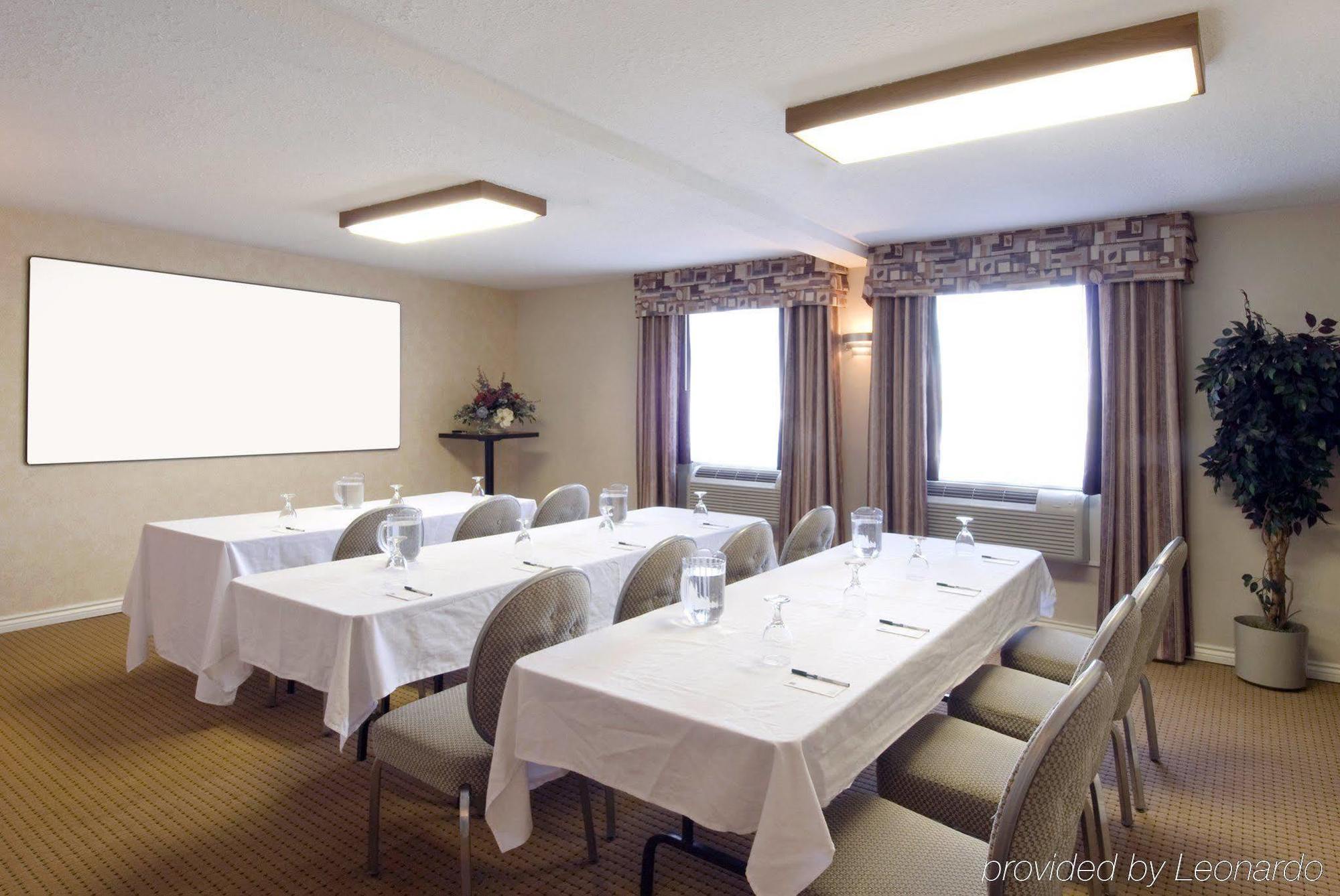 Holiday Inn Express & Suites Toronto Airport West By Ihg Mississauga Exterior foto