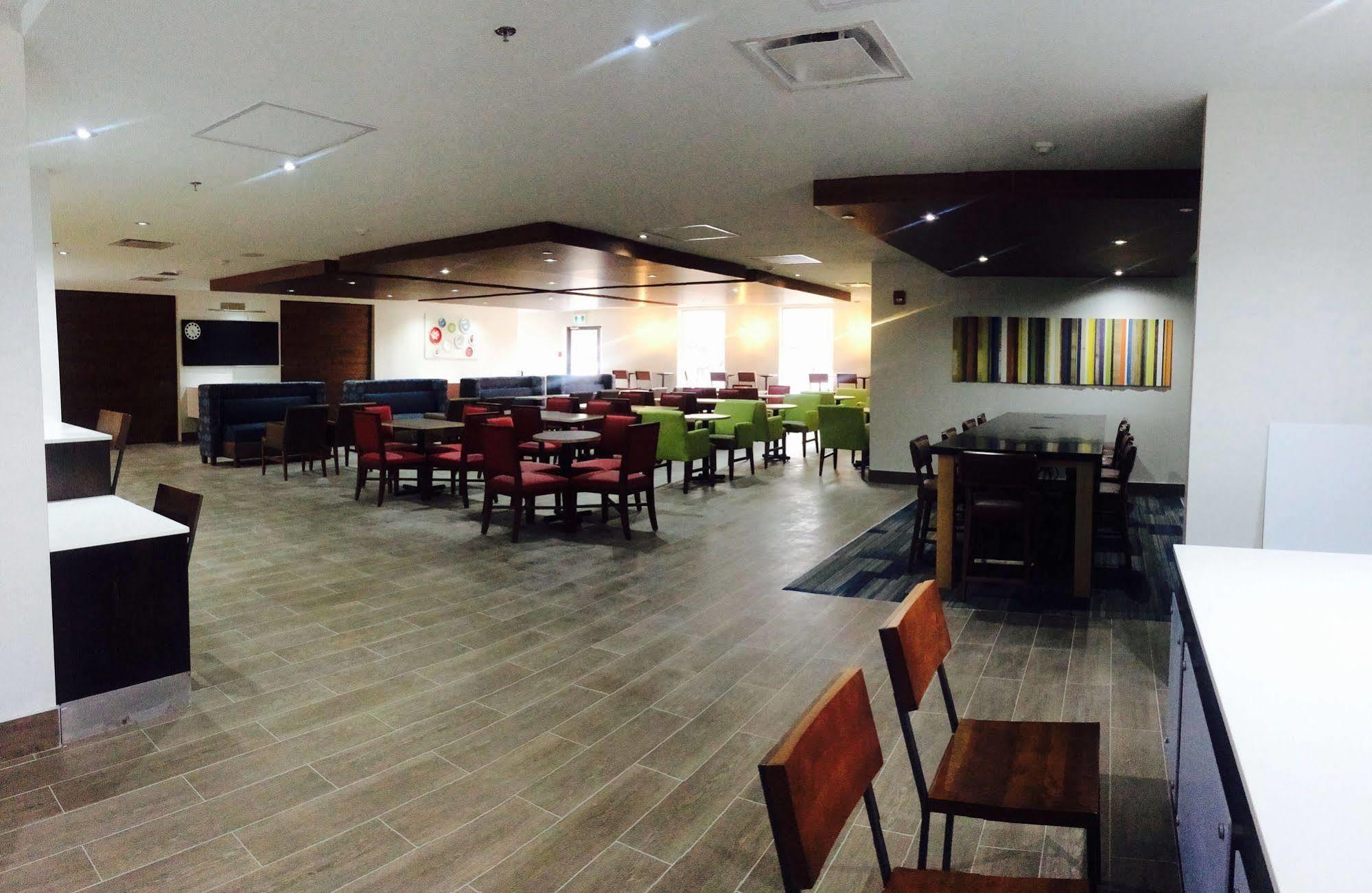 Holiday Inn Express & Suites Toronto Airport West By Ihg Mississauga Exterior foto
